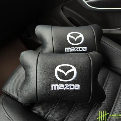 Набір шкіряних подушок Mazda з вишивкою логотипу + подарунок &ndash; шкіряний брелок