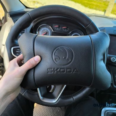 Набір авто подушок Skoda з натуральної шкіри + брелок, Автоподушка на підголовник